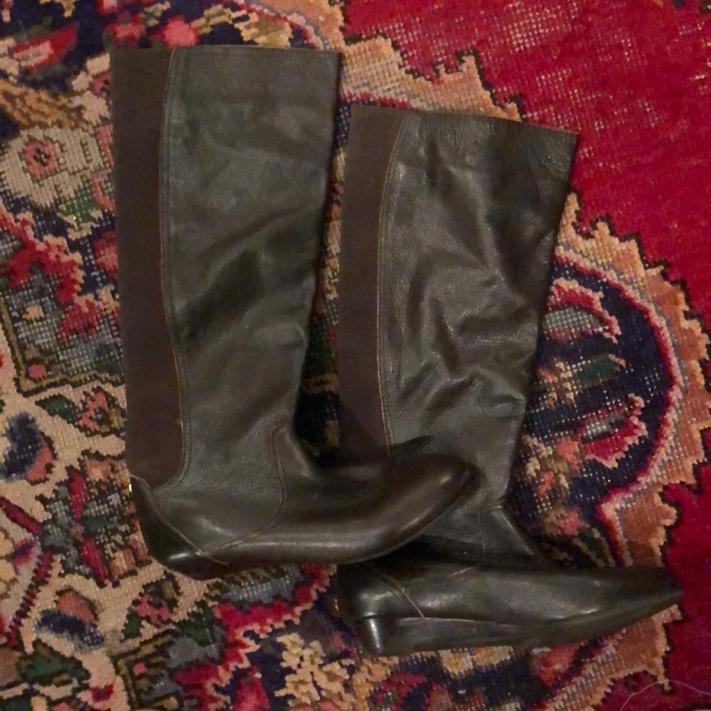 Brown or black leather tall boots without heel. 8M